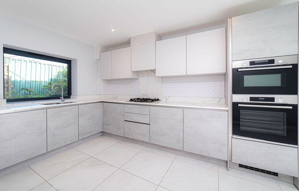 Property photo 2 of 12 Picture 2