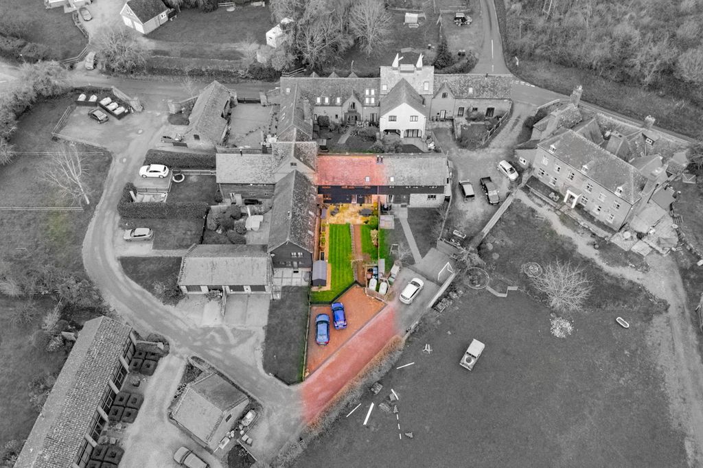 Property photo 2 of 31