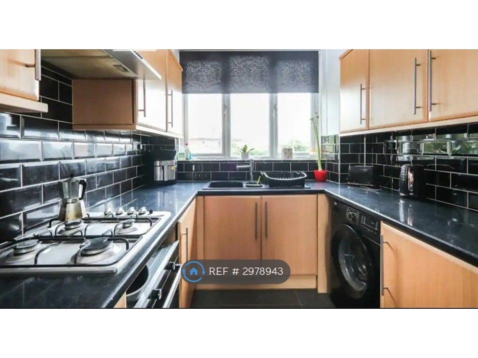 Property photo 2 of 7 Kitchen
