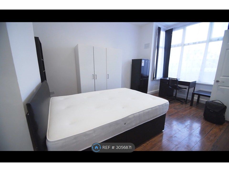 Property photo 3 of 12 Fully Furnished Bedroom