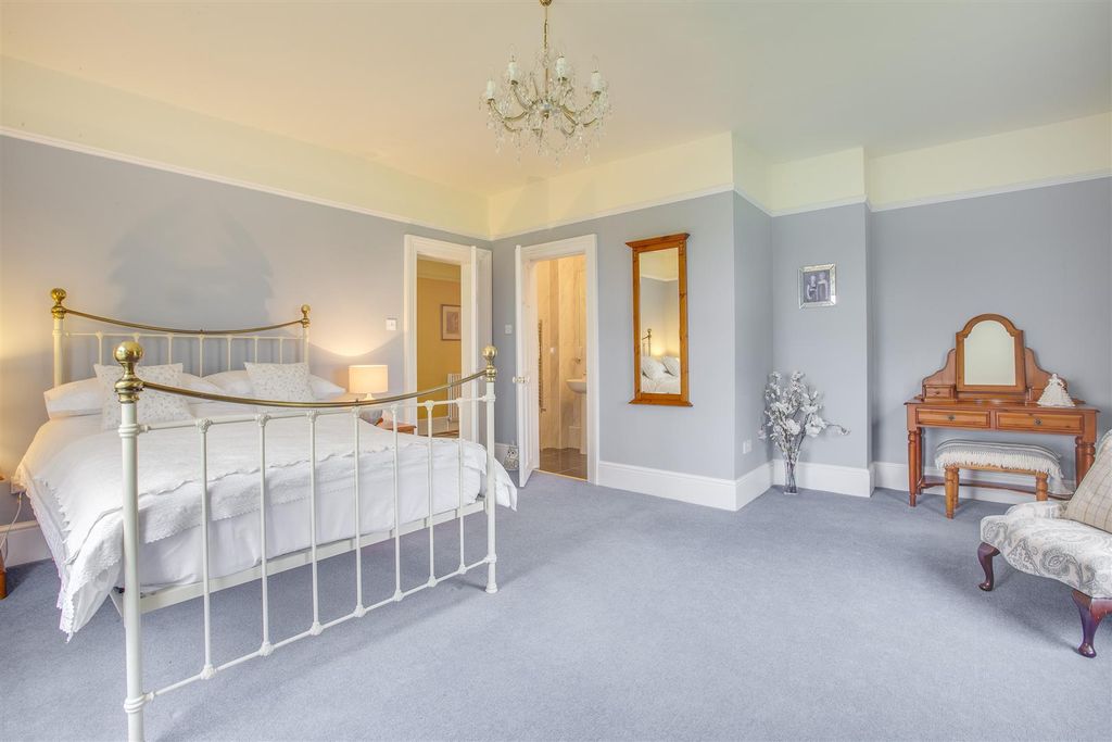 Additional image 25 of 6 bed detached house for saleThe Ride, Totternhoe, Bedfordshire LU6