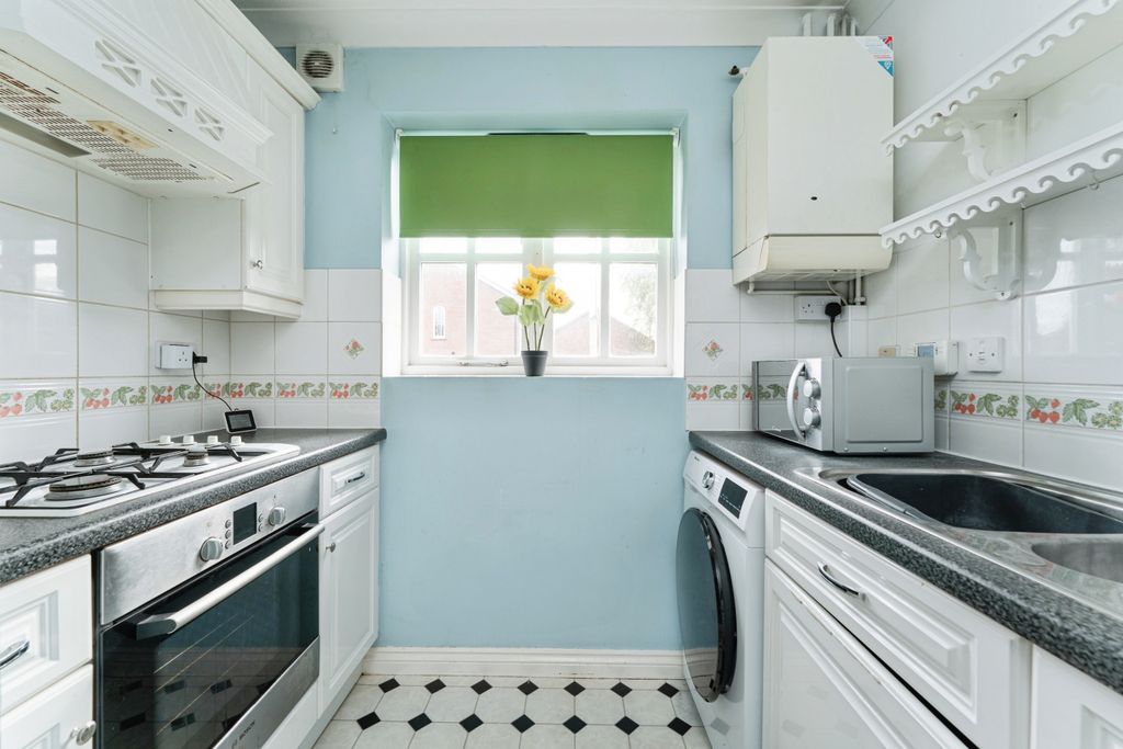 Property photo 3 of 20