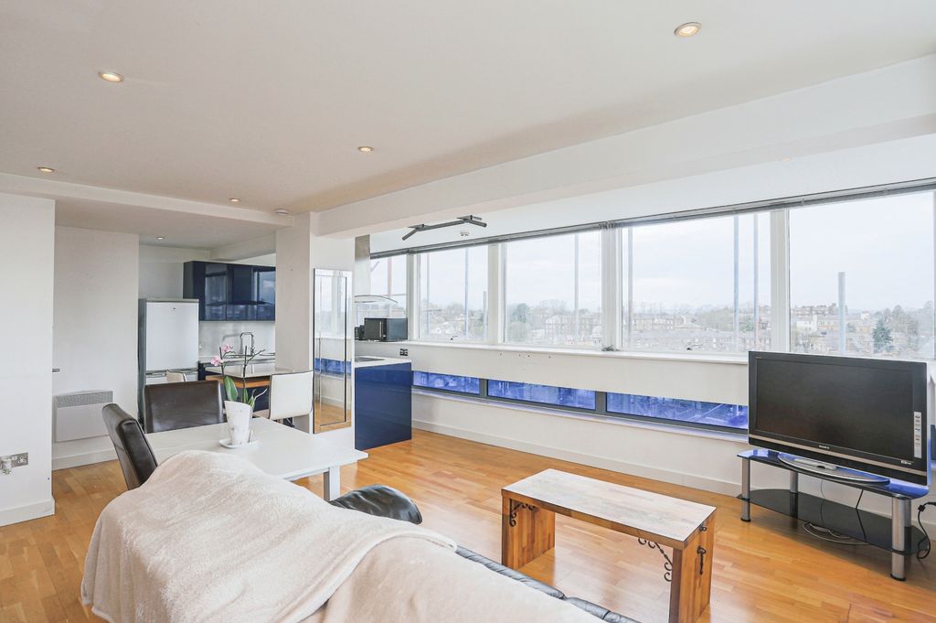 Property photo 1 of 8 Living Room