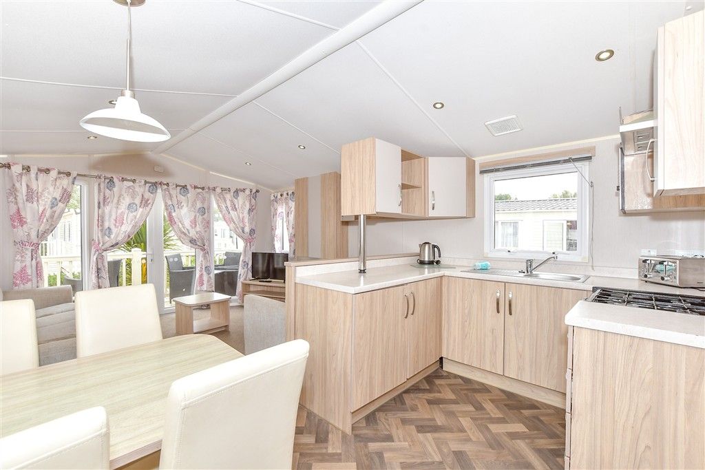 Property photo 2 of 12 Lounge/Kitchen