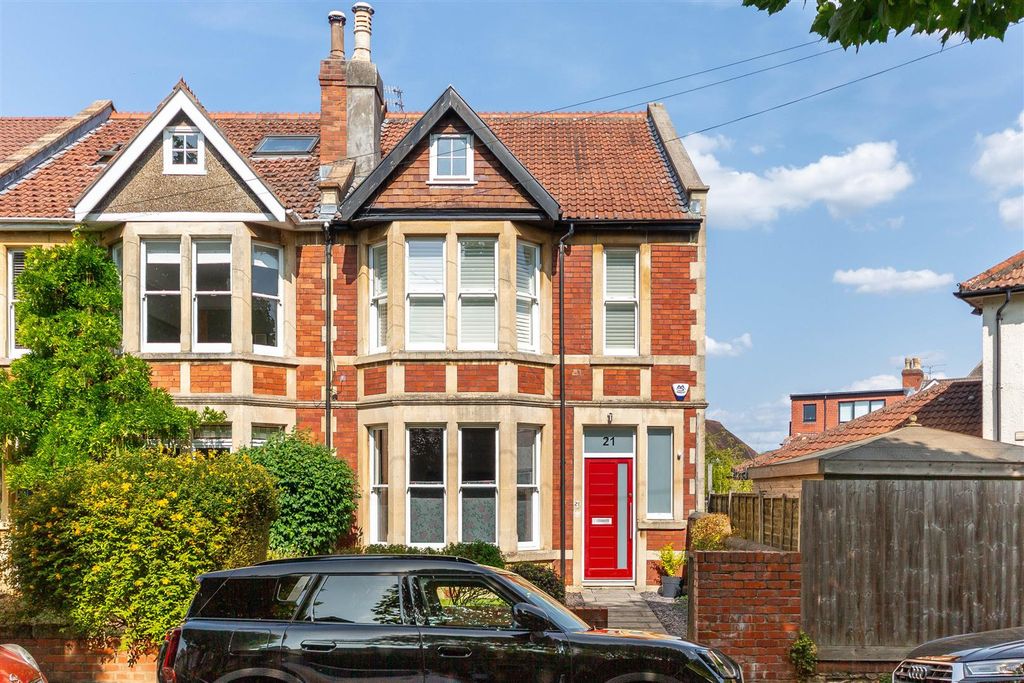 Property photo 1 of 33 Dublin Crescent (7).Jpg