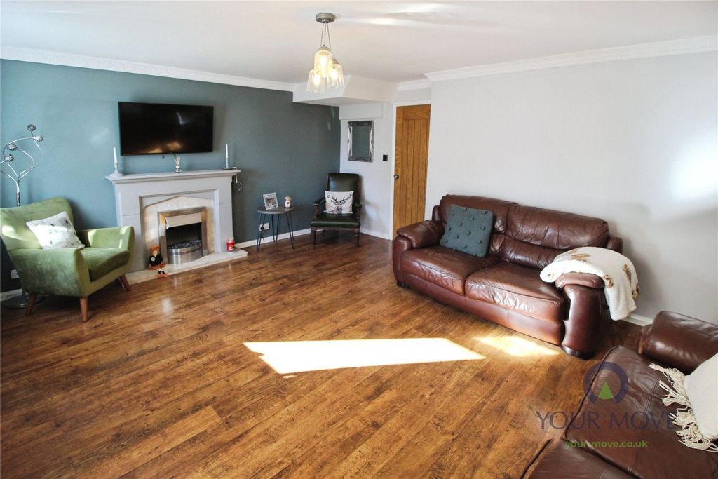 Property photo 3 of 19 Lounge