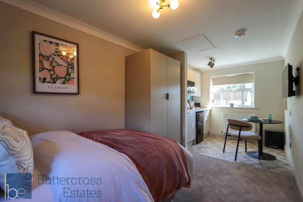 Property photo 3 of 14 Room 6