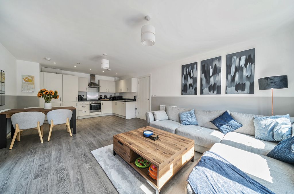 Property photo 2 of 14 1320804-11-6867F6...
