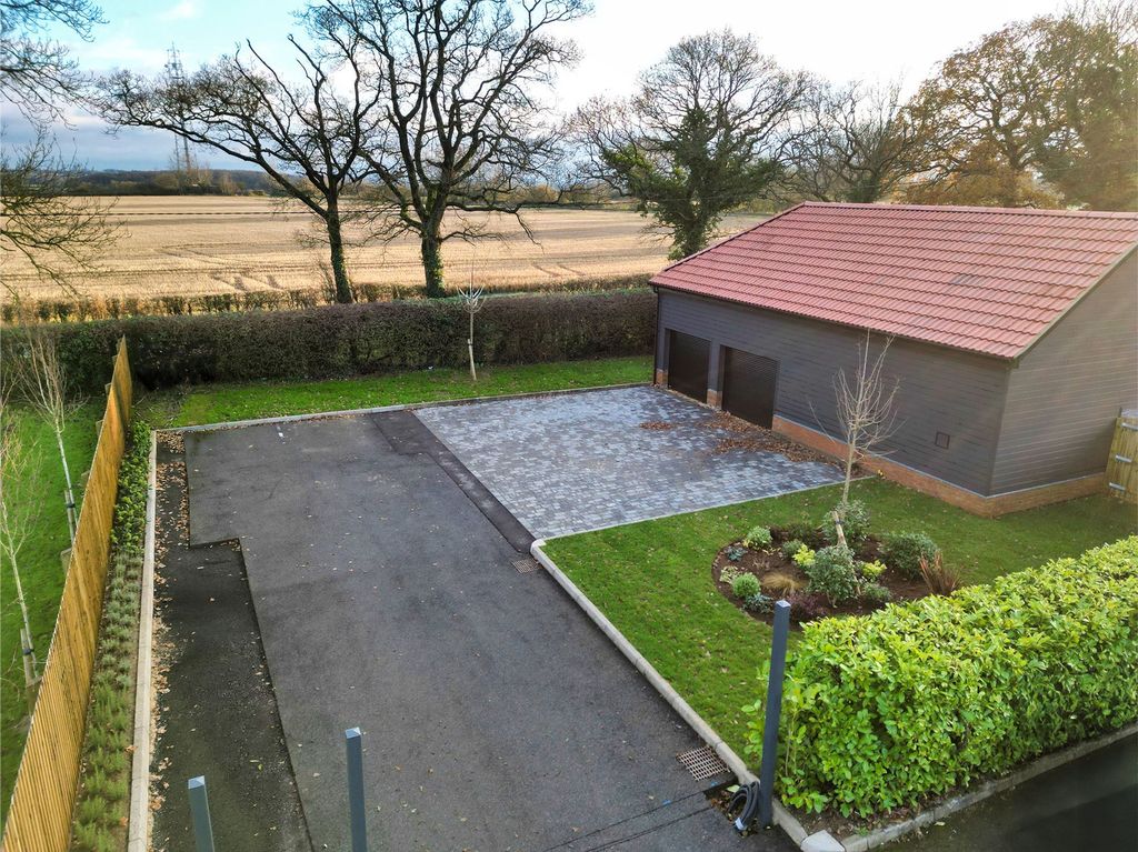 Property photo 2 of 26