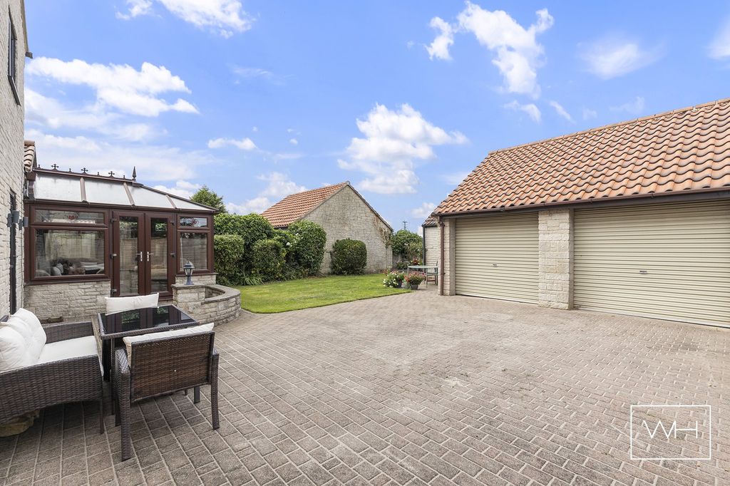 Property photo 2 of 20 4 Manor Farm Close, Sutton  34_297