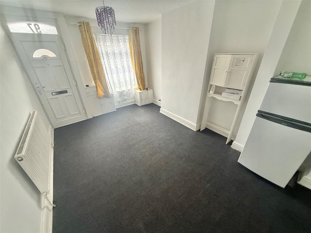 Property photo 3 of 7 Living Area