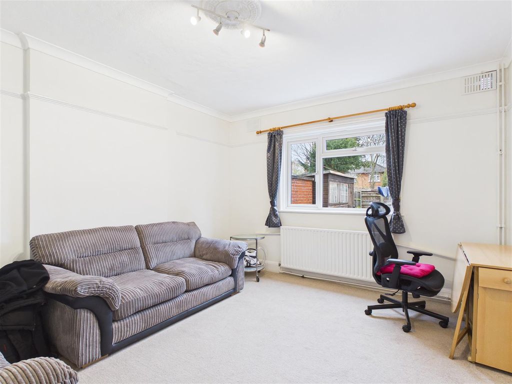 Property photo 2 of 9 Cam04419G0-Pr0072-Still003.Jpg