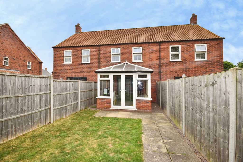 Property photo 2 of 18 Conservatory