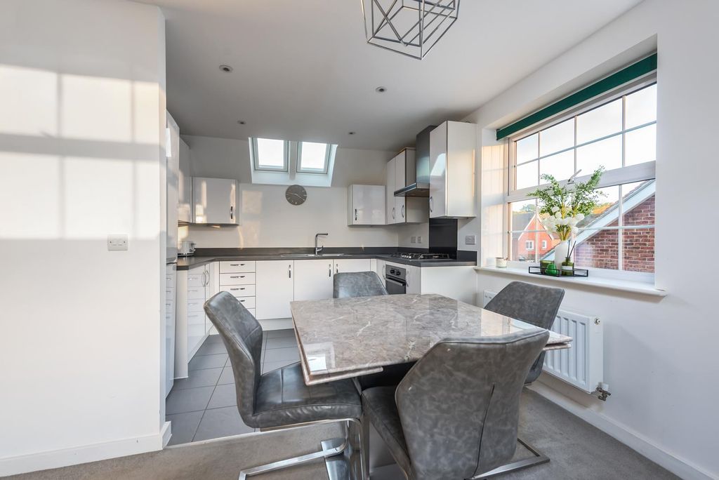 Property photo 2 of 8 Kitchen