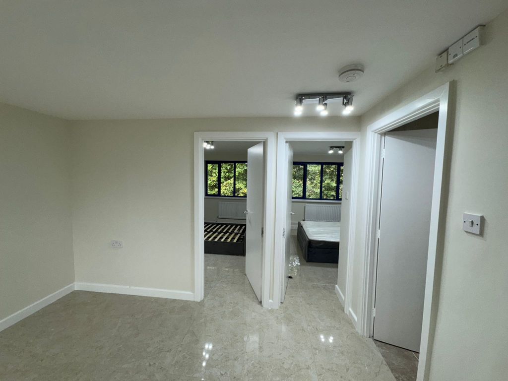 Property photo 3 of 12 Room