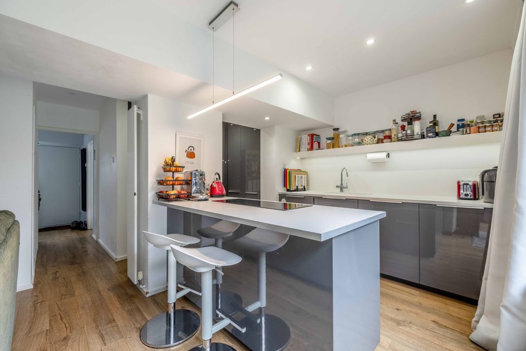 Property photo 2 of 21