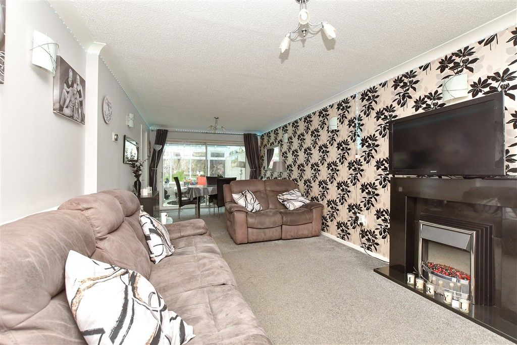 Property photo 3 of 12 Lounge/Diner