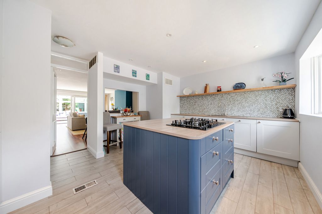 Property photo 3 of 23 1493086-10-6A5A47...