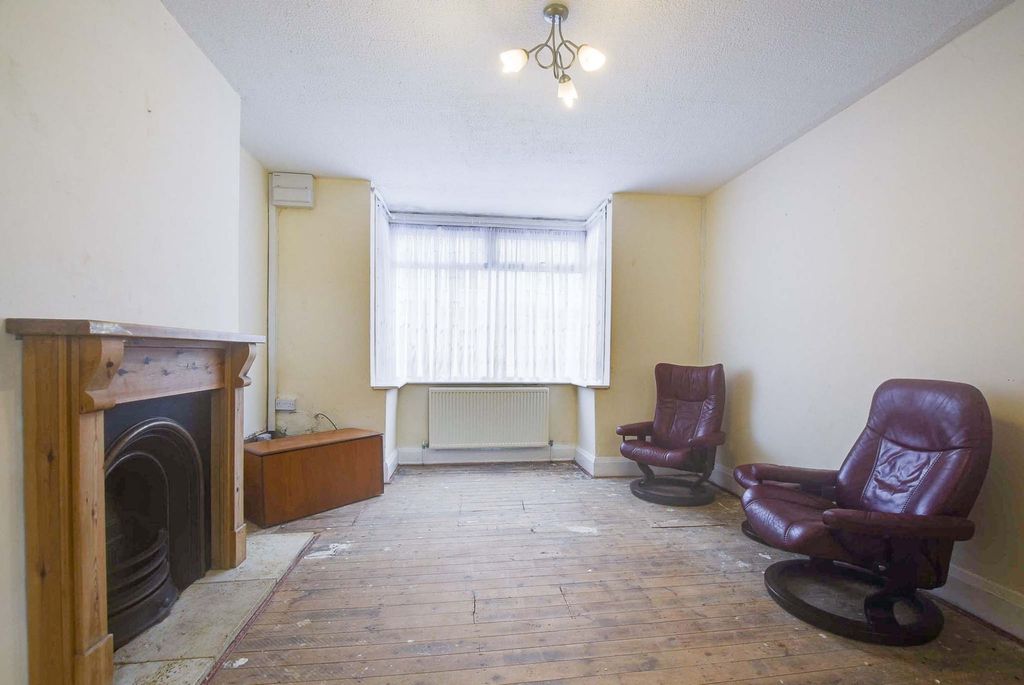 Property photo 2 of 22