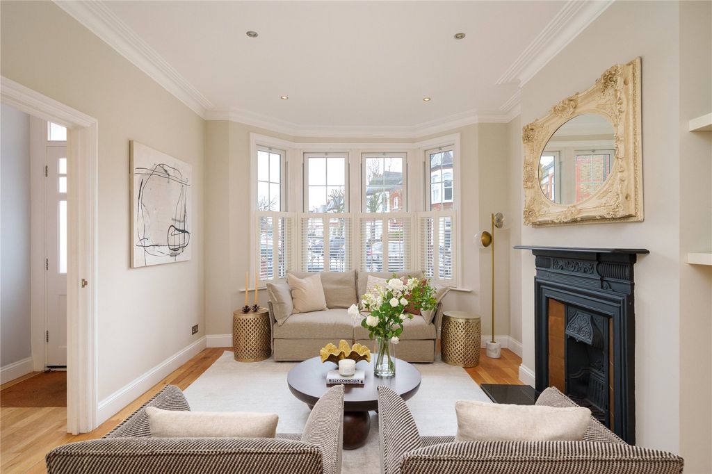 Property photo 3 of 16 Reception