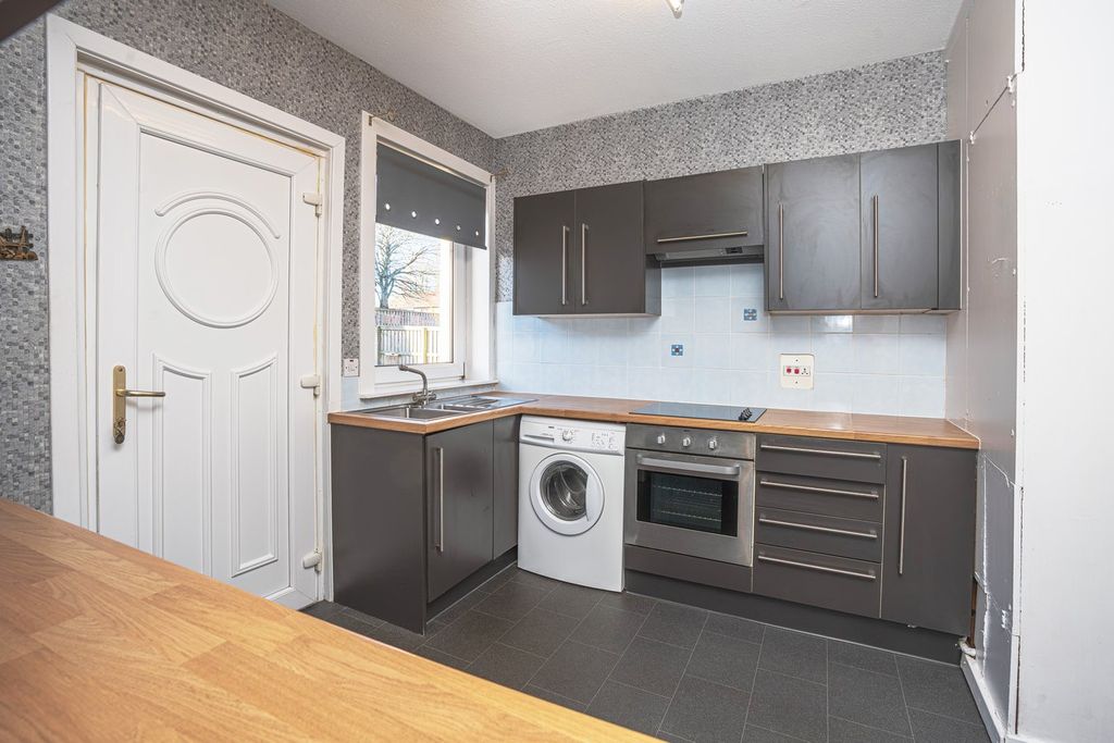 Property photo 2 of 28