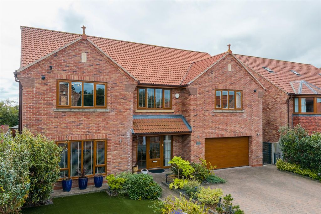 Property photo 3 of 41 Exterior And Gardens
