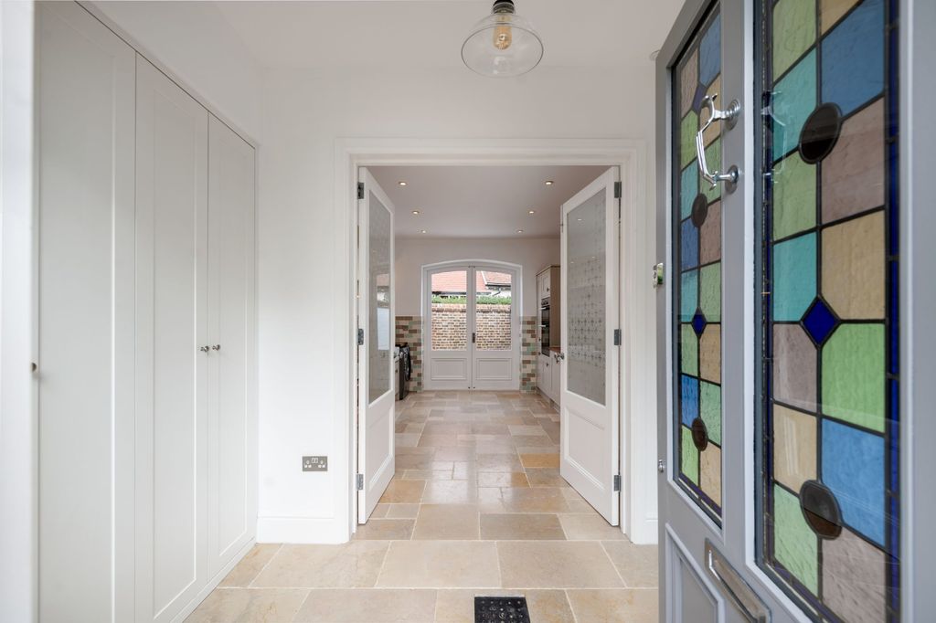 Property photo 3 of 39