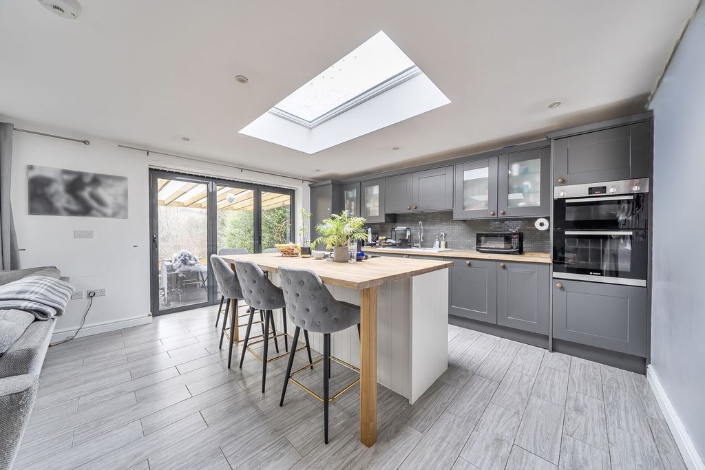 Property photo 3 of 24 Kitchen