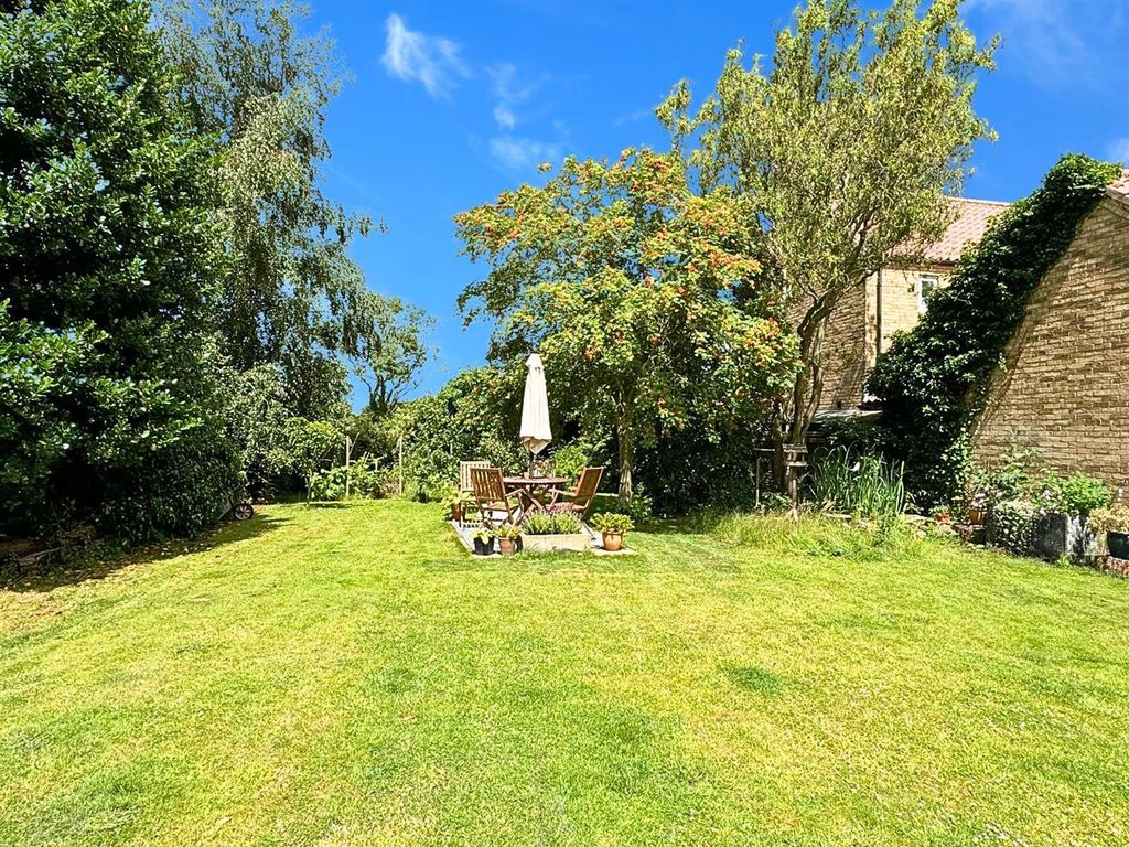 Property photo 2 of 38 Rear Garden