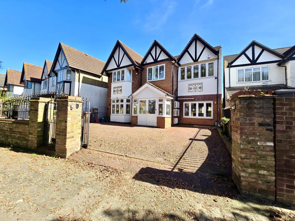 Property photo 2 of 39