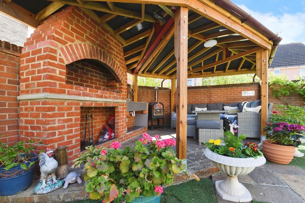 Property photo 2 of 25