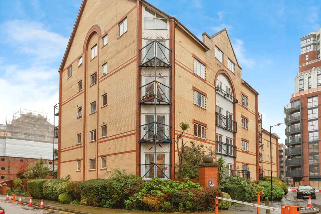 Property photo 1 of 18 Front