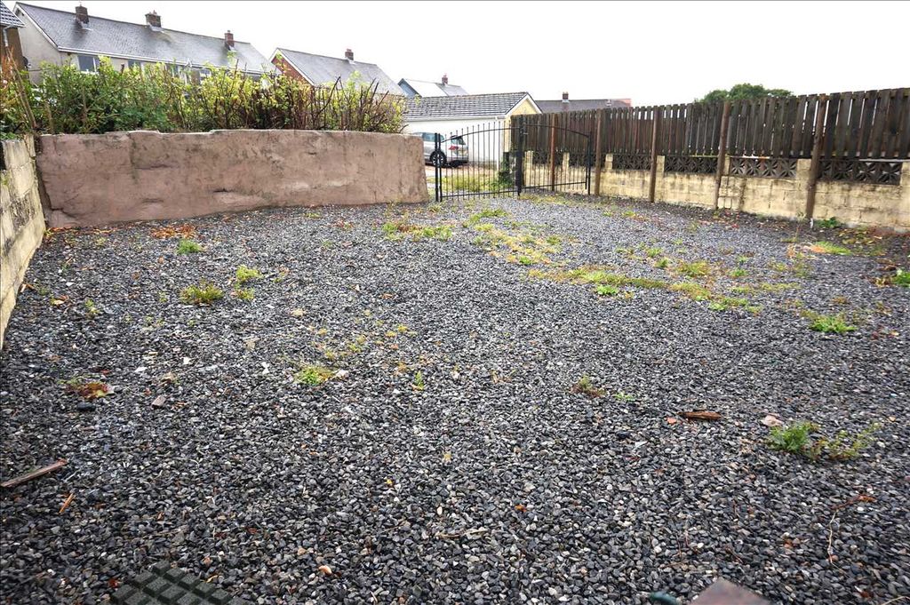 Property photo 2 of 23