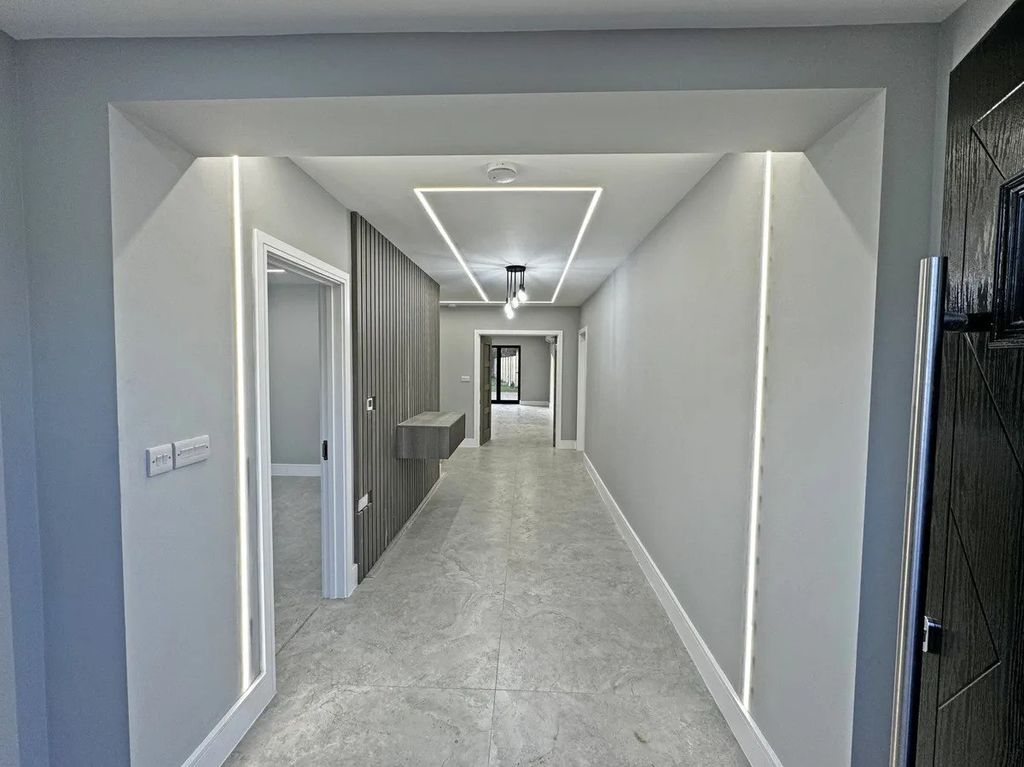 Property photo 3 of 9 5B68F9E35E03F6Af4A91663682c0A6Cdbf742144