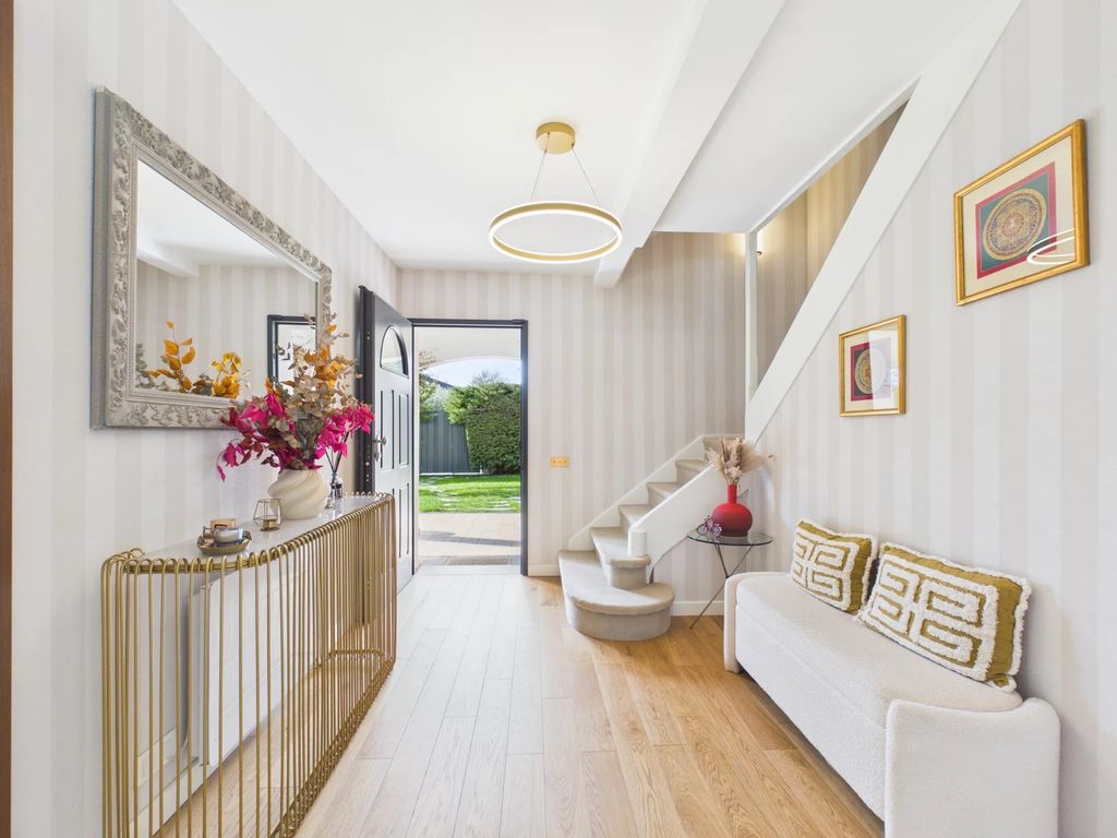 Property photo 2 of 18