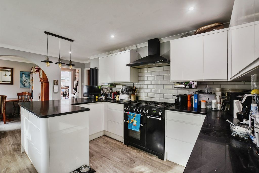 Property photo 2 of 21