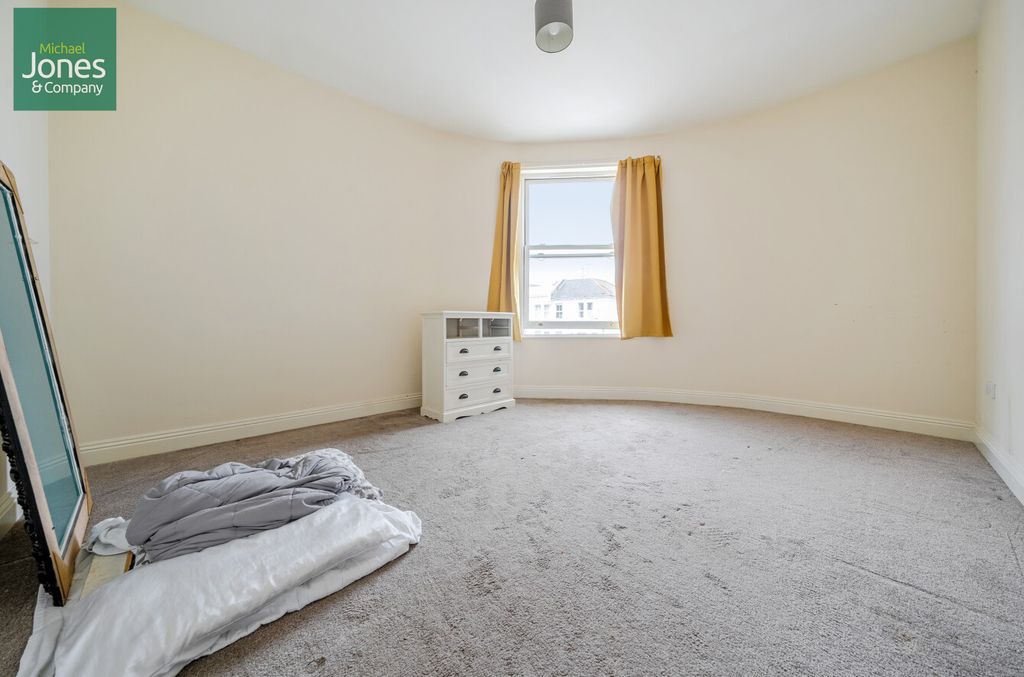 Property photo 2 of 8 22771997-Cb91-4Ca...