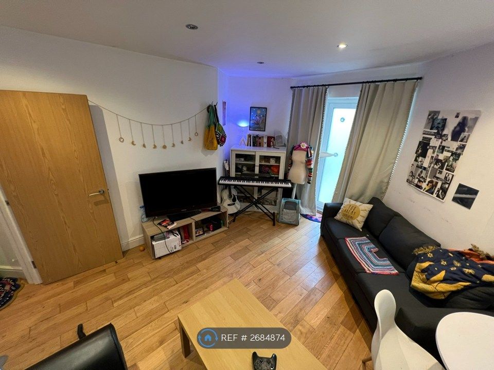 Property photo 3 of 11