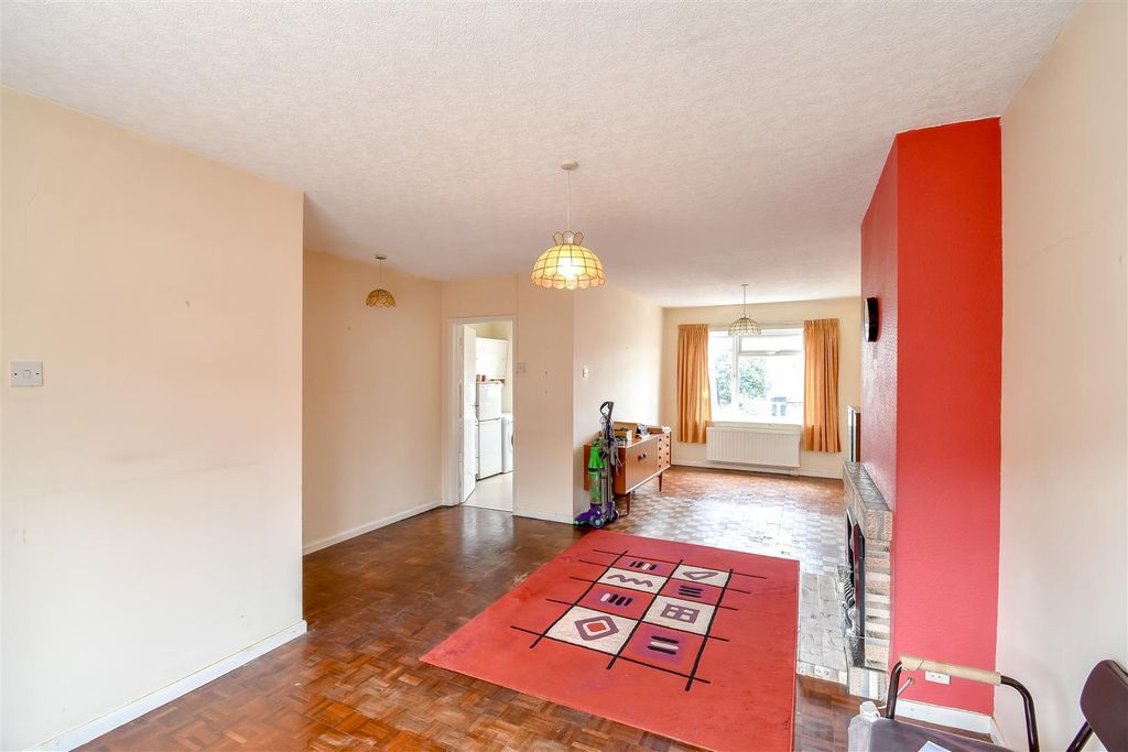 Property photo 2 of 20