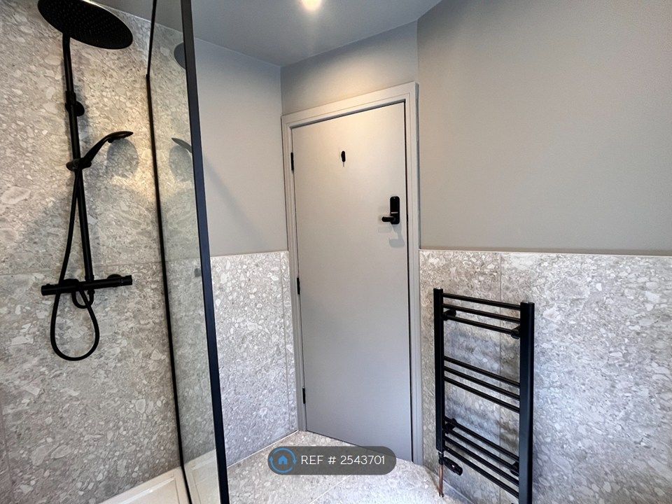Property photo 3 of 5 En Suite