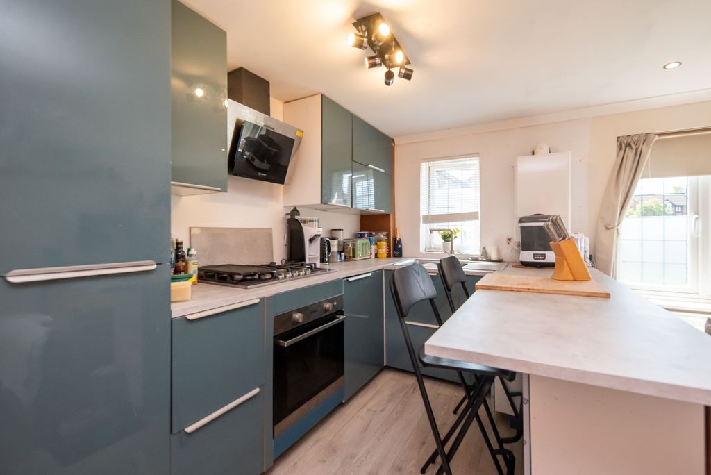 Property photo 3 of 9 Kitchen