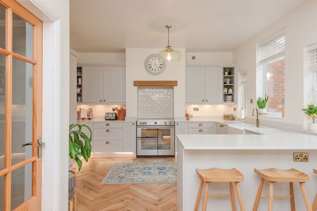 Property photo 1 of 30