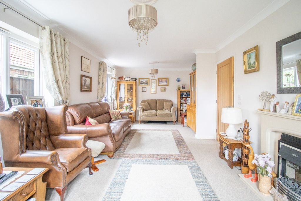 Property photo 2 of 31 3853082