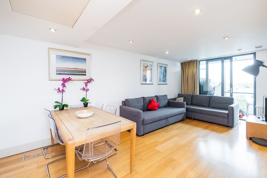 Property photo 1 of 10 39-21-Sheldon-Squ...