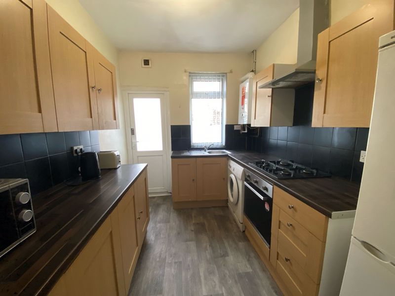 Property photo 3 of 7 Kitchen