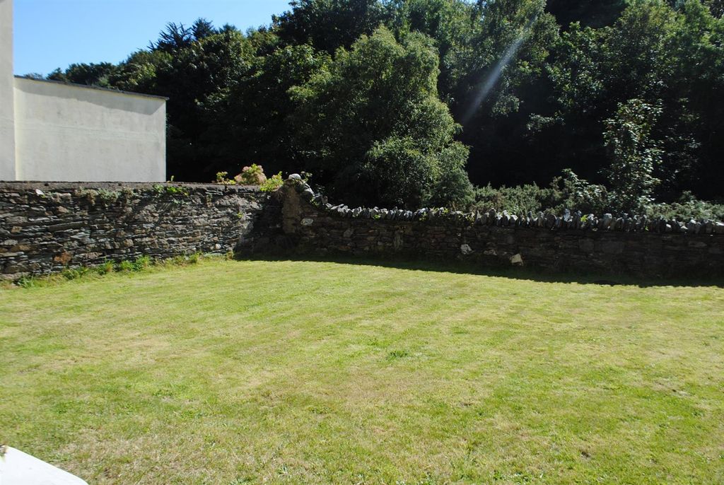 Property photo 2 of 9 Shared Garden Area.Jpg