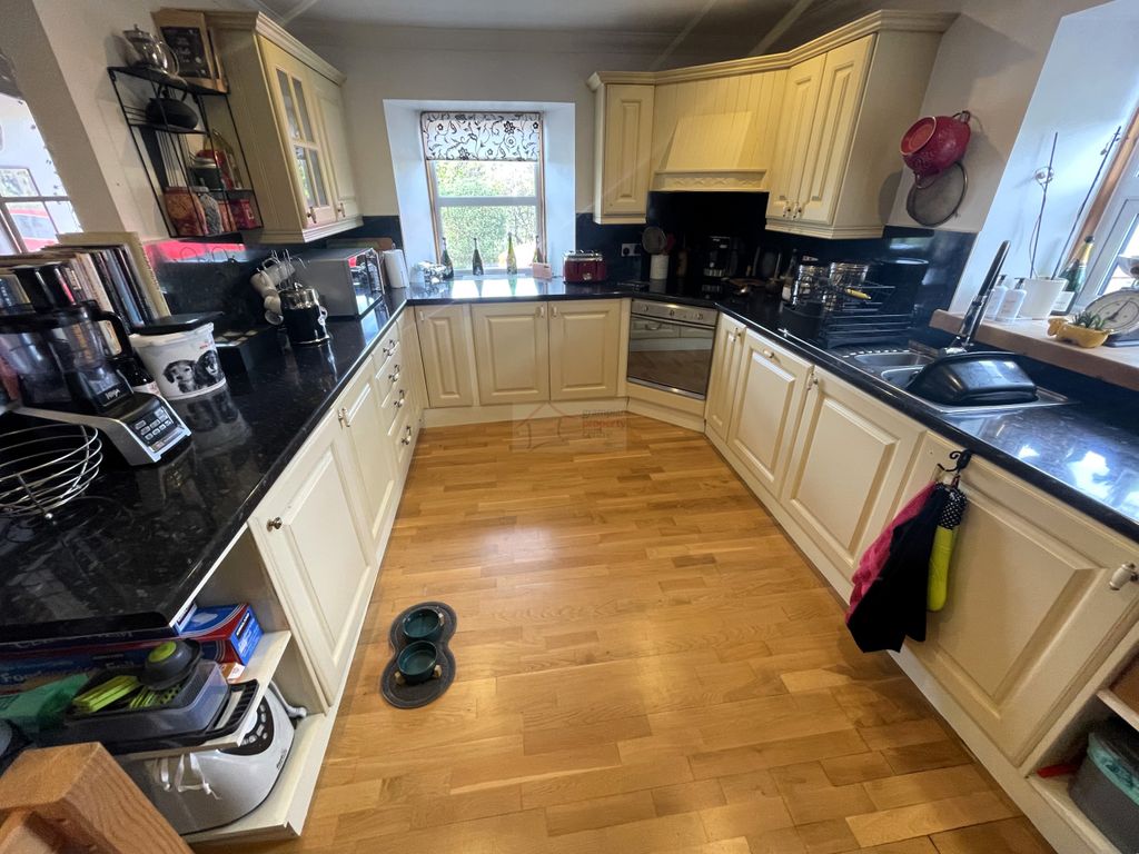 Property photo 2 of 19 Kitchen.Jpg