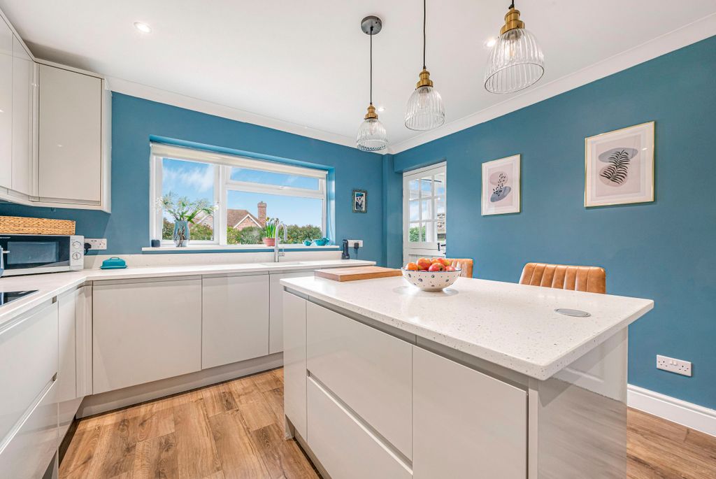 Property photo 2 of 23