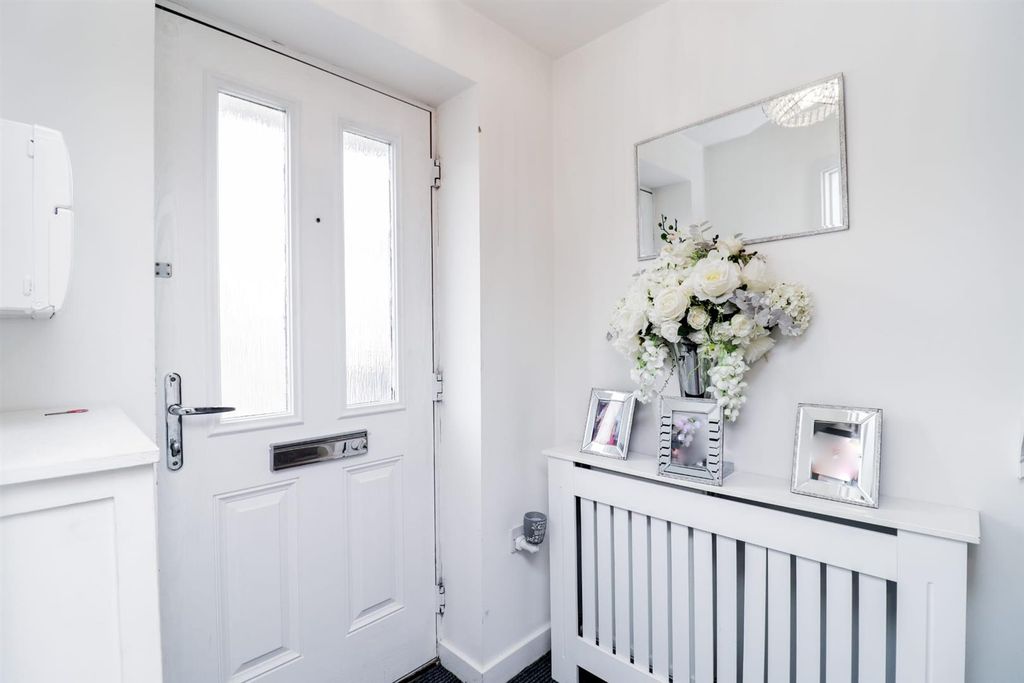 Property photo 2 of 15 Entrance.Jpg