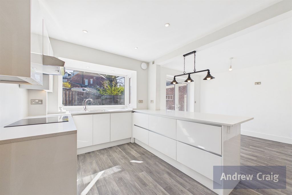 Property photo 3 of 22 Kitchen